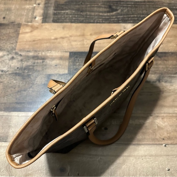 Michael Kors Jet Set Large Carryall Perforated Tote - Picture 5 of 8